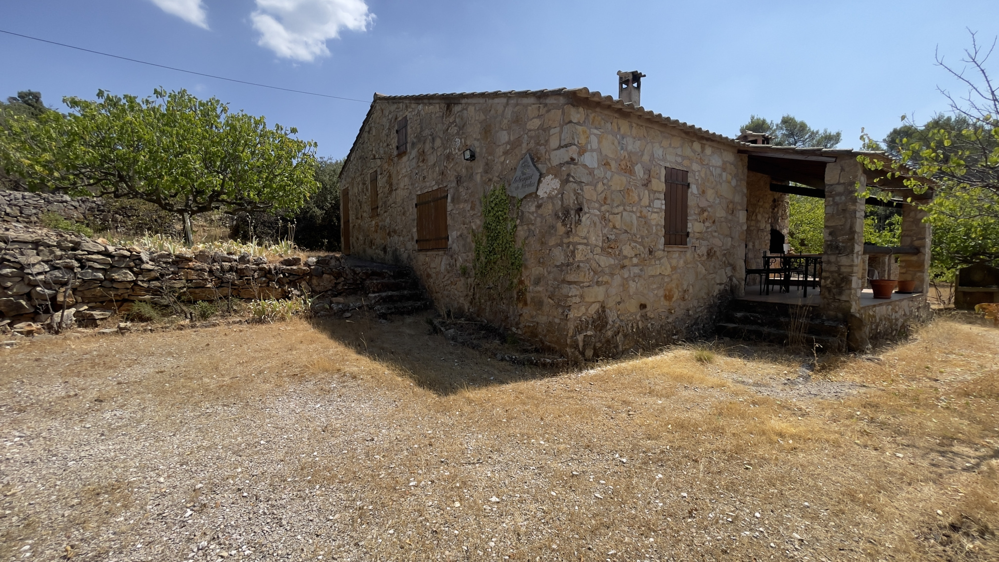 À Cabasse, Maison en Pierre  de 80m2 Jardin de 15 000 m2
