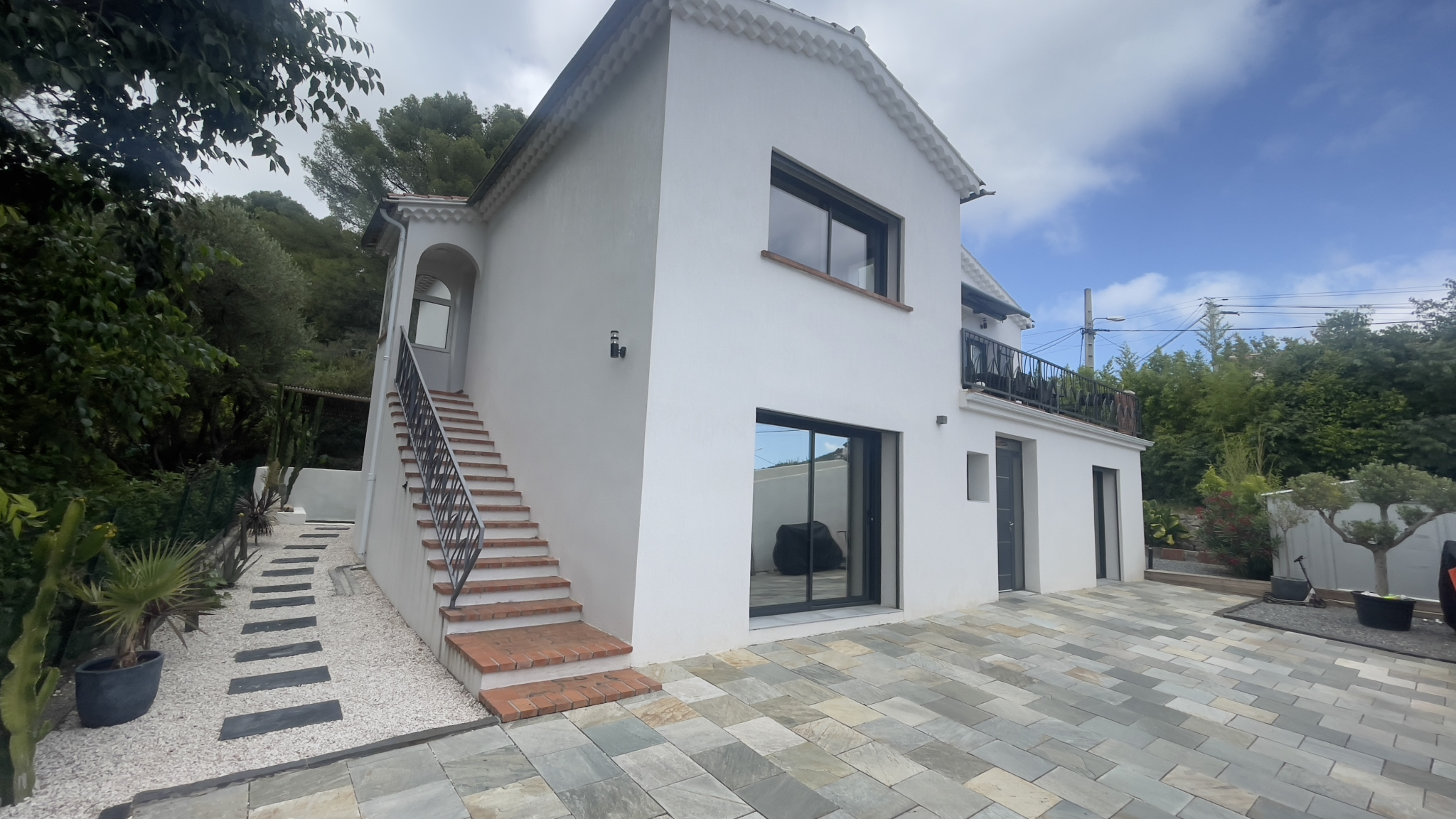 Villa de rêve au Baou  Découvrez cette magnifique villa 210m2 située dans un secteur résidentiel