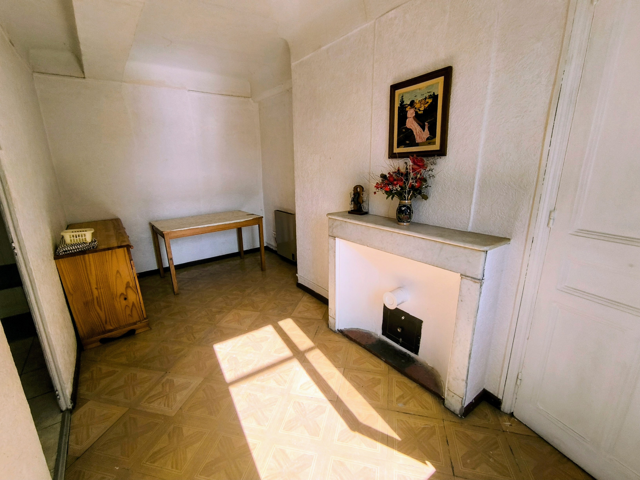 À vendre : appartement à rénover de 43 mètres carrés dans le secteur de Toulon Ouest.